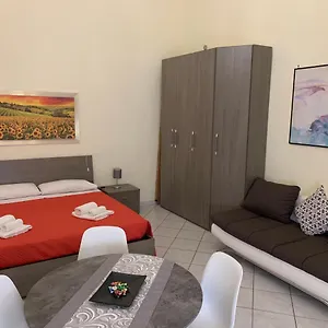 https://centro-storico-napoli-la-casa-di-ciro.hotels-amalfi.com